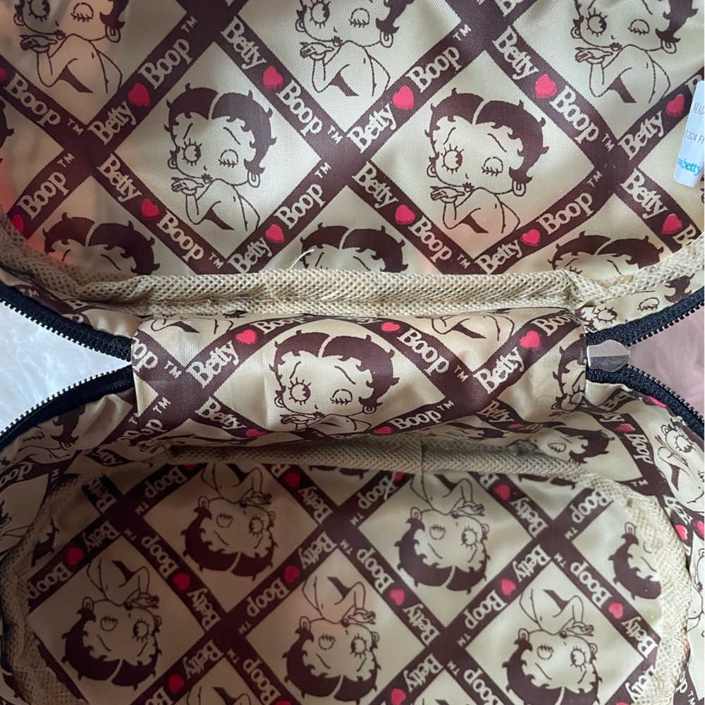 BETTY BOOP TRAIN MAKEUP CASE - Picture 4 of 4